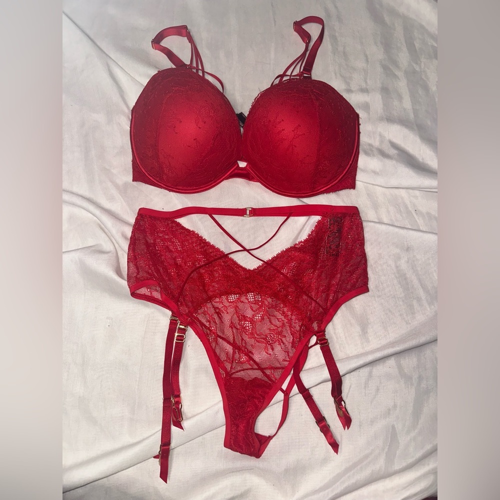 NWOT Sexy Red Victorias Secret Bra and Panty Set BOGO-READ DESCRIPTION